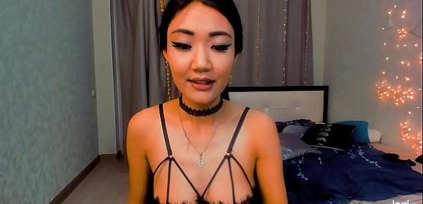  This Little Chinese Girl Can Dance And Masturbate For You...